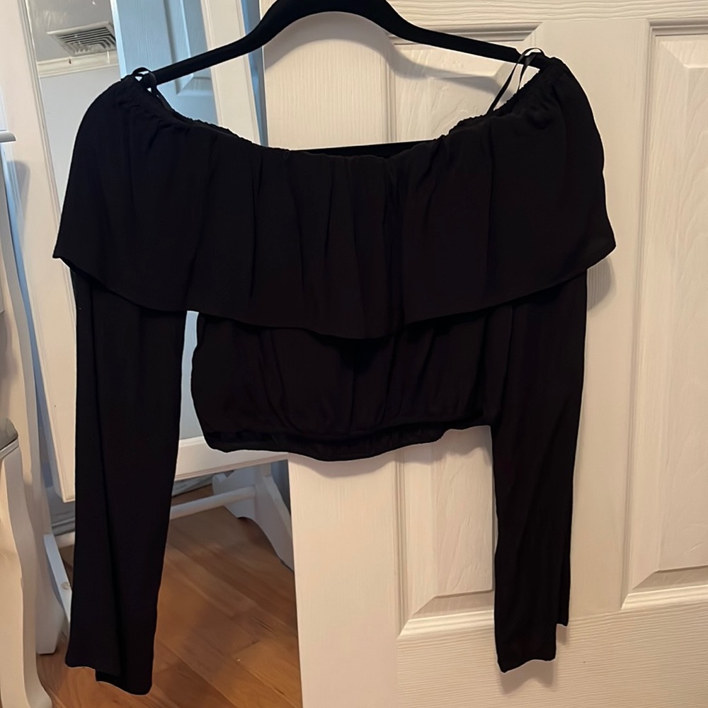 Long sleeve/ off the shoulder black crop top